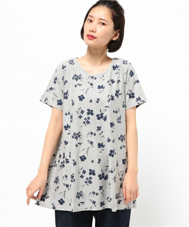 e.r.g* 花柄プリントロングTシャツ