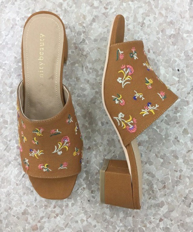 vanitybeauty 刺繍ミュールサンダル