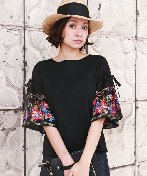 花柄刺繍 ボリュームスリーブＴシャツ（Bou Jeloud）