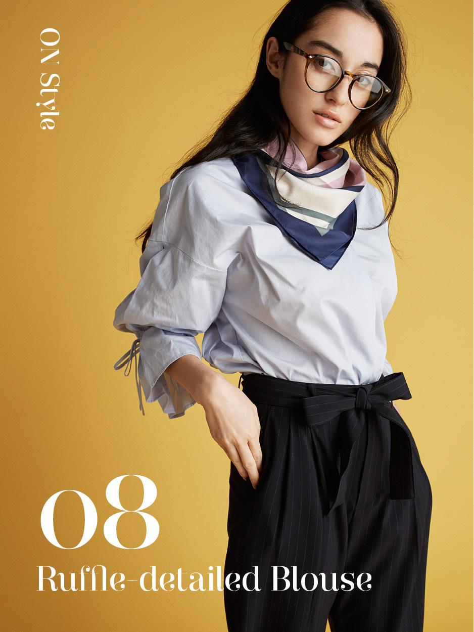 ブラウス¥1,490 パンツ¥1,990 スカーフ¥990