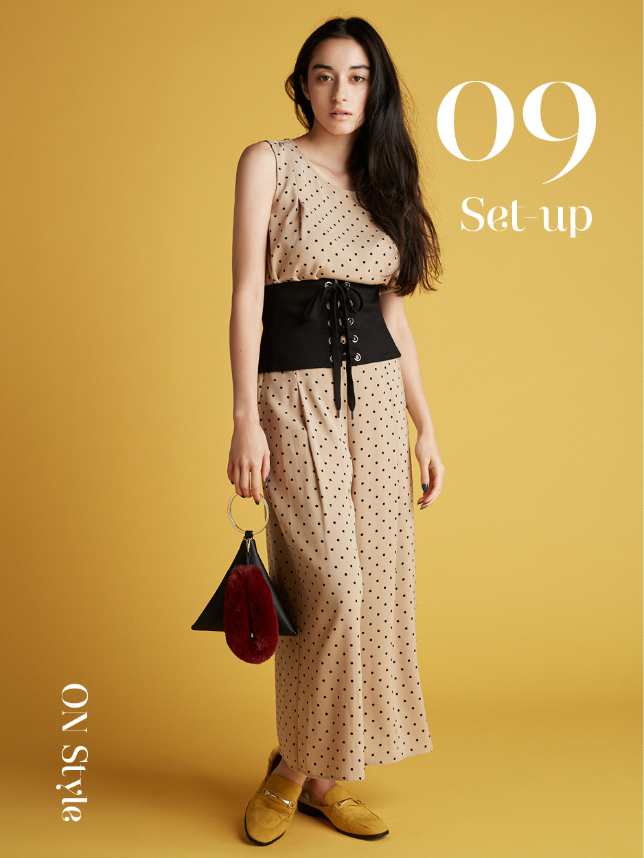 トップス¥1,490 パンツ¥1,990 ベルト¥990