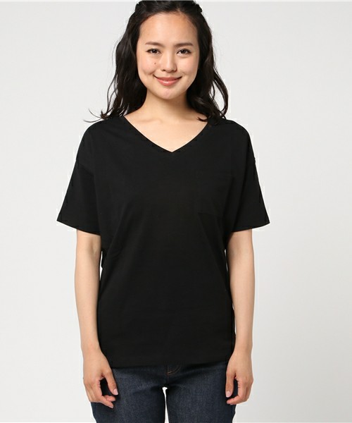 機能付ポケット付VネックTシャツ
