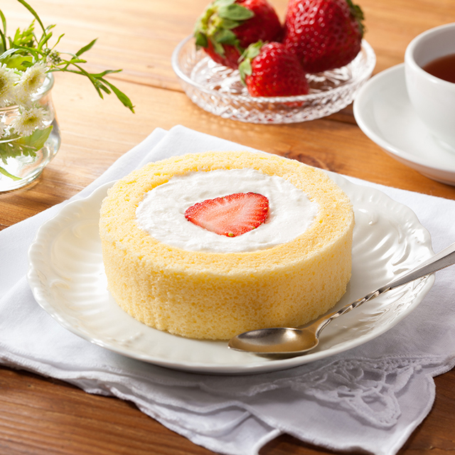 プレミアムロールケーキ（いちごのせ）