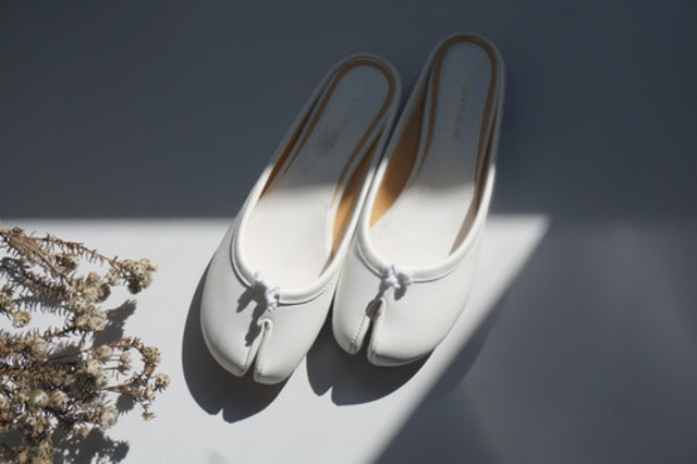 tabi flat shoes