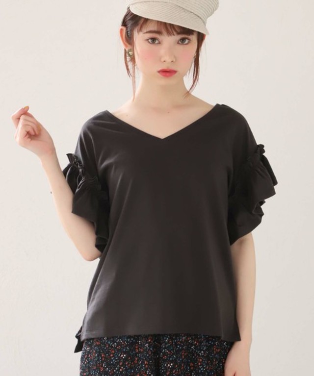袖フリルTシャツ