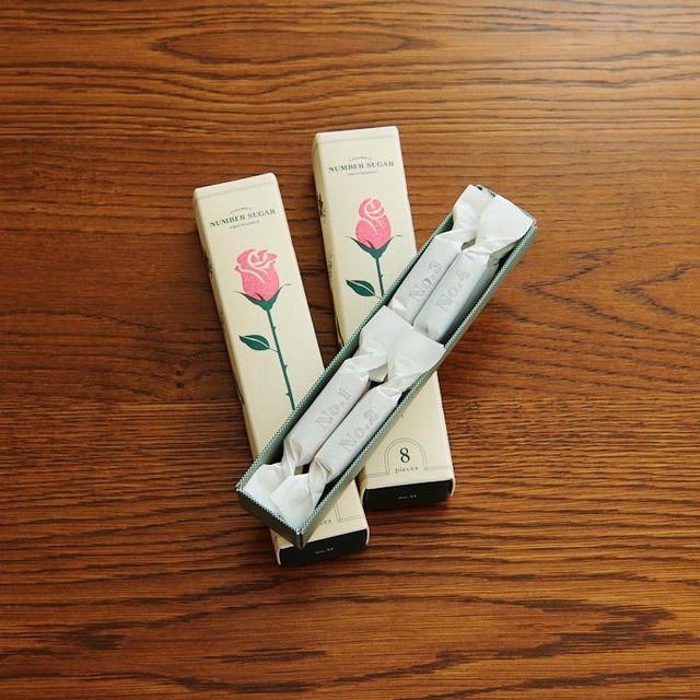 8 PIECES BOX