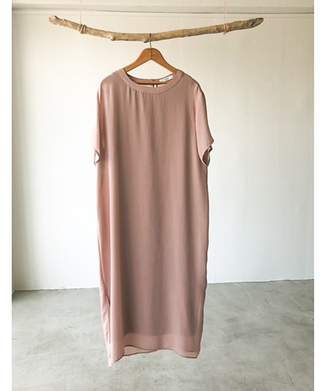 ファッションインフルエンサーmisato×VACANCY バックスリットカフタンシアーワンピース