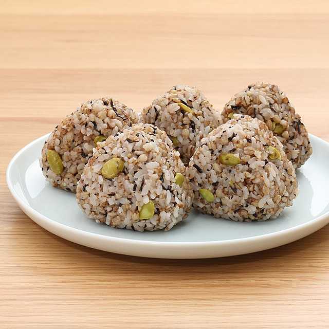 もち麦ごはんの枝豆塩昆布おにぎり 400g(80g×5個)