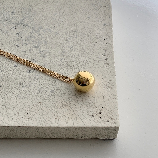 wonky ball necklace