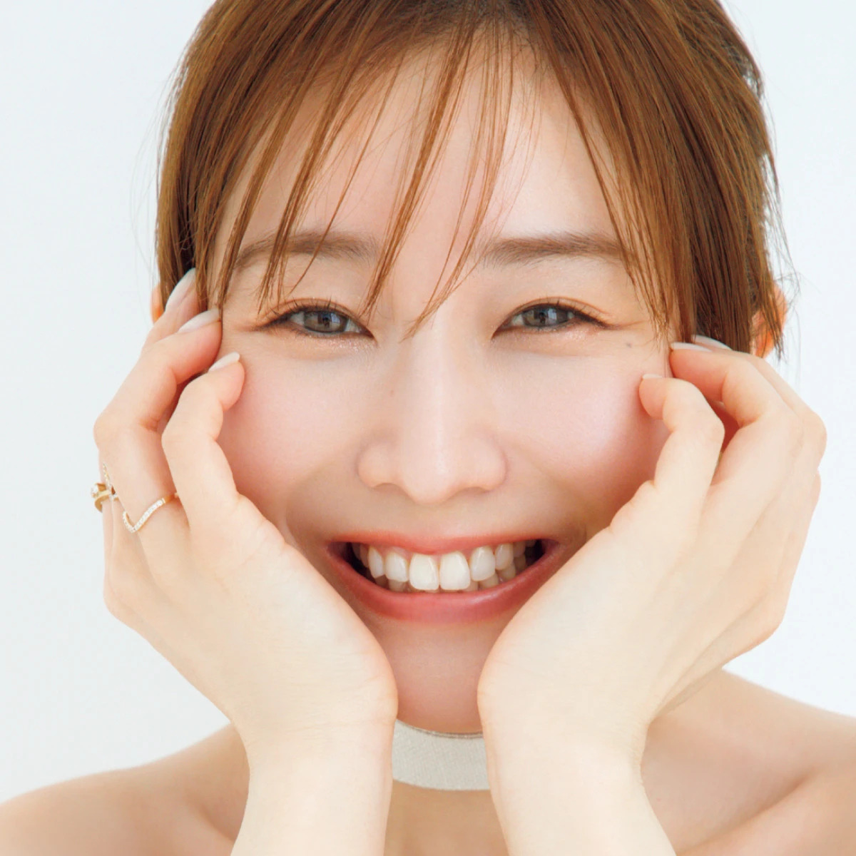 田中みな実さんのナイトルーティンを公開！ 耳用オイルでのマッサージ