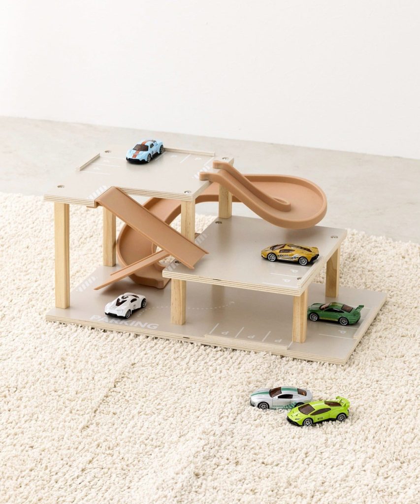 みーぷう様【新品未開封】3COINS ミニカー立体駐車場　エレベーター三点セット w640_669190_2802887_2-853x1024.jpg