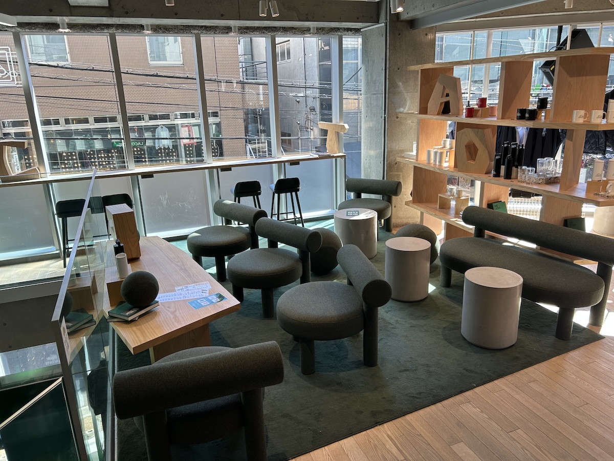 Le Café Lacoste内観
