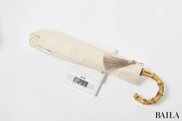 UVOの日傘 「2段折 55cm 無地タッセル」重さ