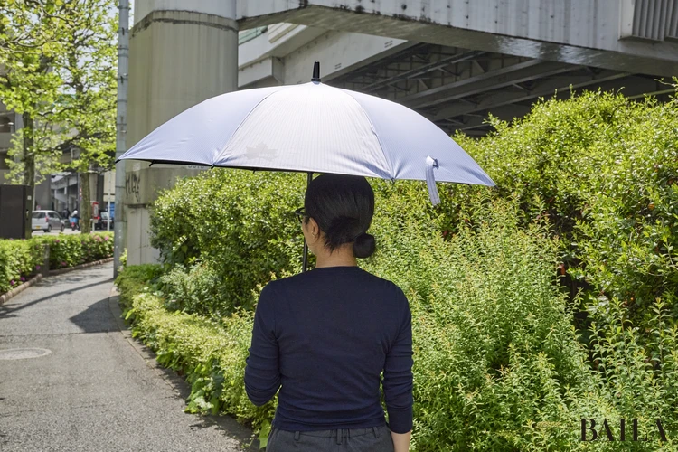 親骨60cm&直径約100cmの大きめサイズなのに、風に強い設計