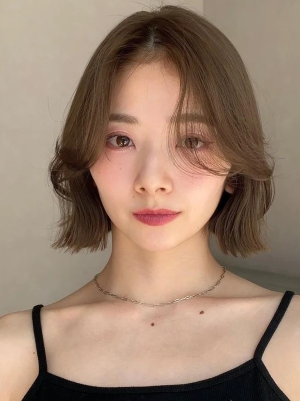 2026年 夏 髪色 オリーブ オリーブベージュ ボブ 長め前髪