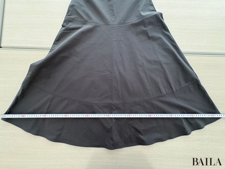 裾幅：（直線で）約104cm