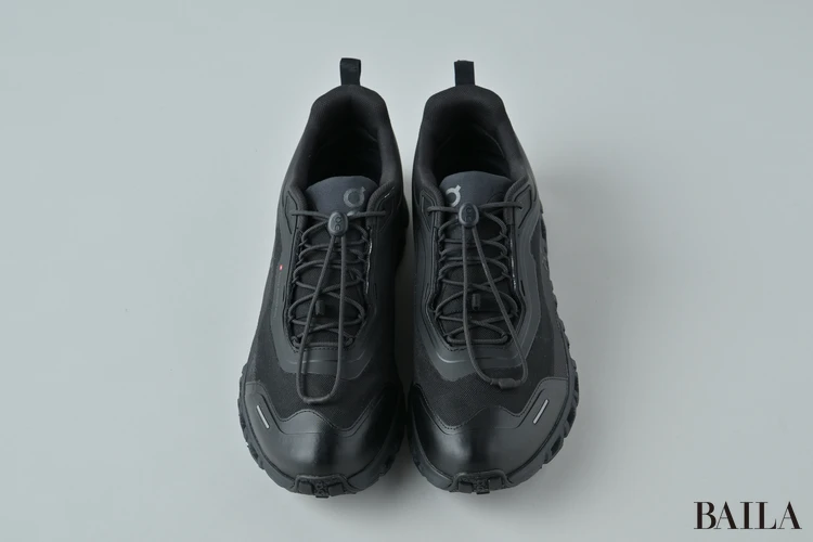 オン　防水スニーカー　￥24200