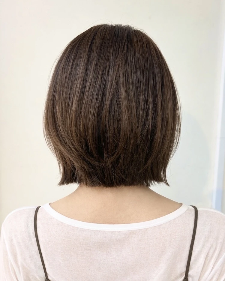小顔くびれレイヤーボブ バック