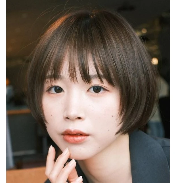 2026年 夏 透明感カラー グレージュ ショート 40代