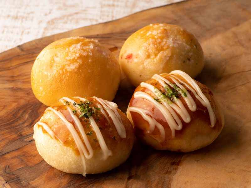 「淡路産真蛸のたこ焼きパン～自凝雫塩味&どろソース味～」518円