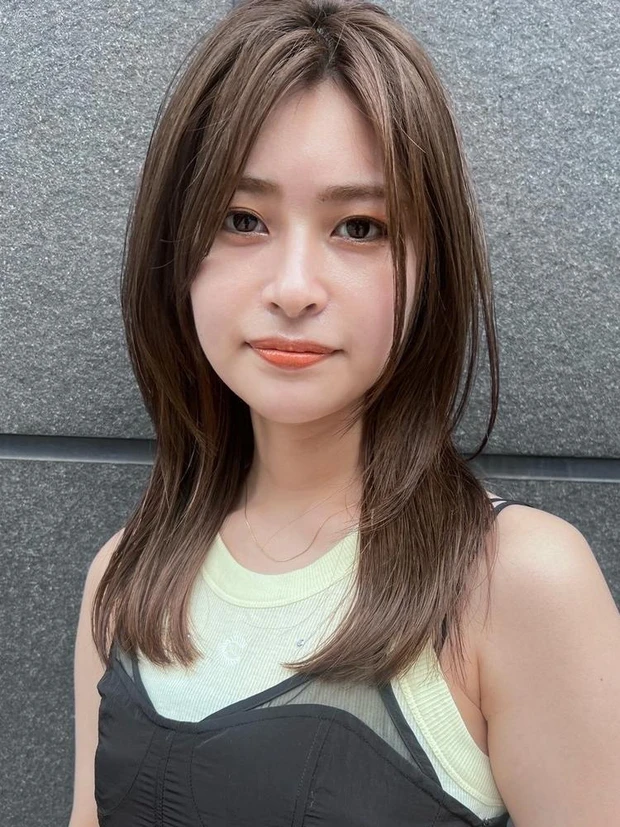 2026年 夏 明るめ 髪色 グレージュ ミディアム
