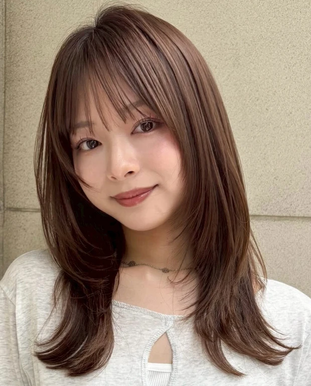 夏におすすめの髪型 ヘアスタイル スタイリングも簡単な重軽ミディアムレイヤー