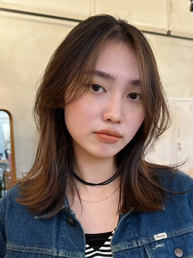 夏におすすめの髪型 ヘアスタイル ラフさと品のよさを両立した大人の抜け感ミディアムレイヤー