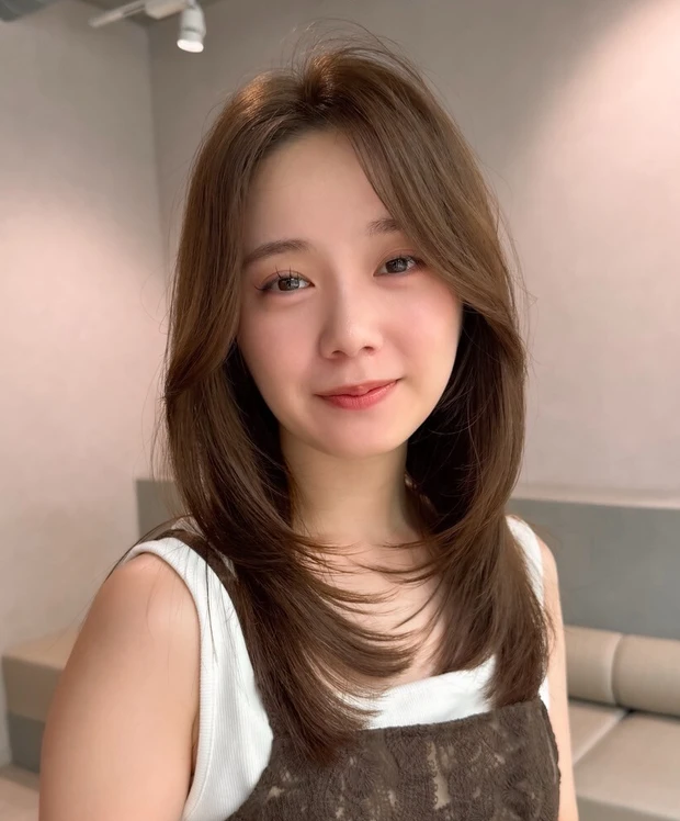 夏におすすめの髪型 ヘアスタイル 抜け感と品のよさを両立したかきあげミディアム
