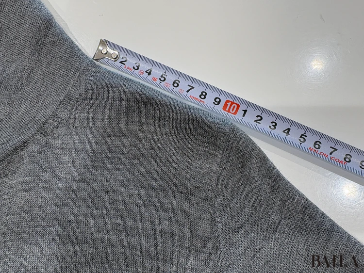 肩幅（襟のつけ根から腕の切り替え部分）：約10.5cm