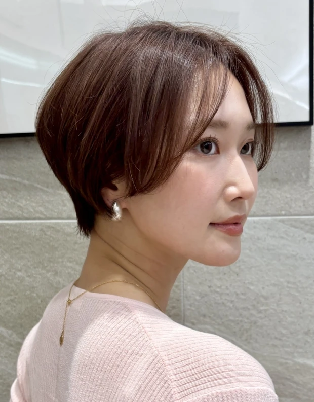 髪型 ショートヘア 40代 小顔ショート 前髪なし サイド