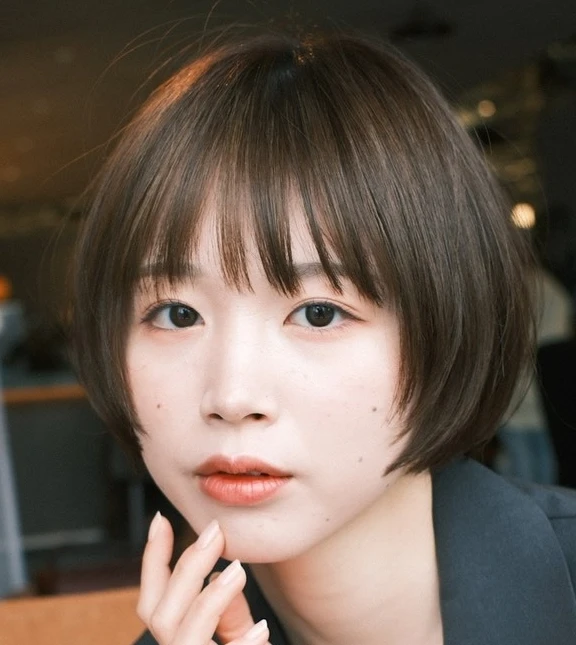 髪型 ショートヘア 40代 小顔ショート 前髪あり 正面 丸み