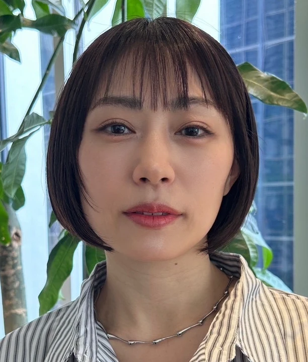 40代 髪型 ボブ 小顔見えボブ 前髪あり 正面