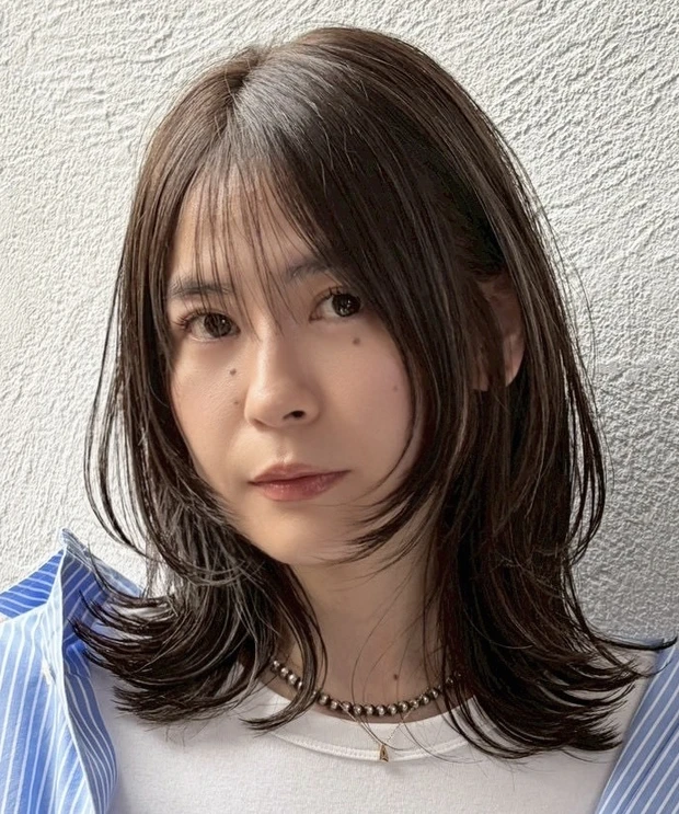髪型 ミディアム レイヤーミディアム 前髪あり 正面