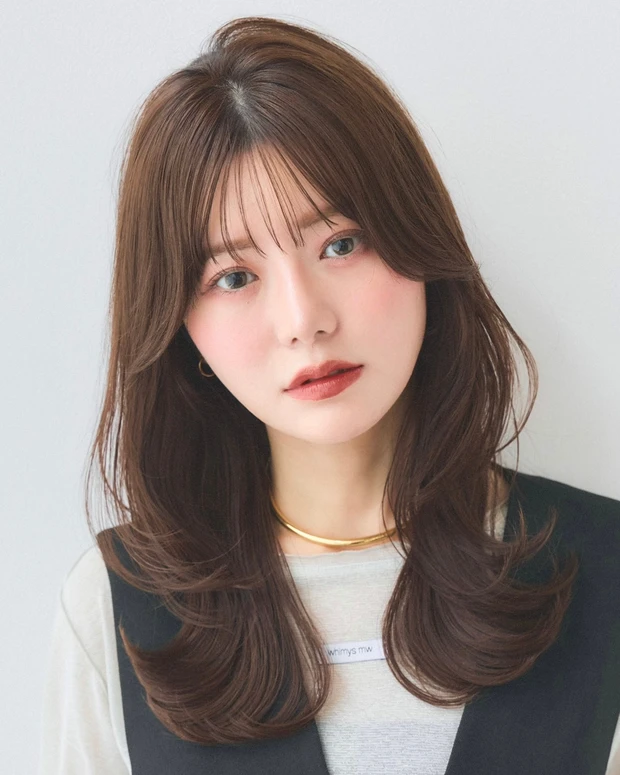 髪型 セミロング 韓国風 レイヤーヘア 40代ヘア 前髪あり 正面