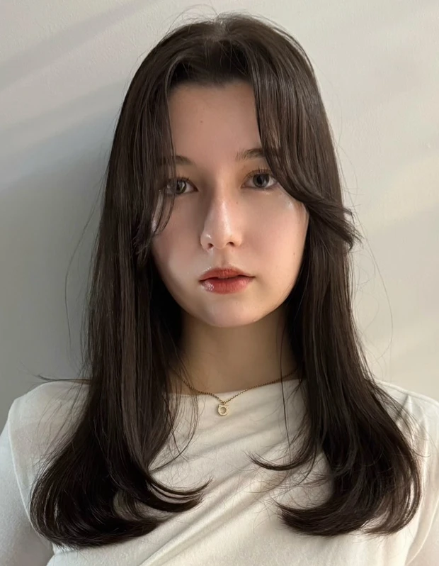 髪型 ロング ロングヘア センターパート 大人の髪型 暗髪 正面