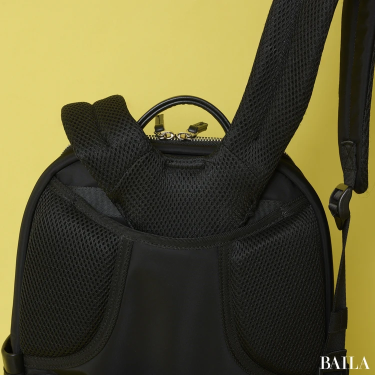 ドレステリア サスペンションマルチポケットリュック 背面パッド 荷重軽減機能