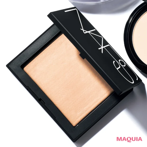 ノーマル&皮脂肌におすすめの崩れないフェイスパウダー NARS ライトリフレクティングセッティングパウダー プレスト N 05555