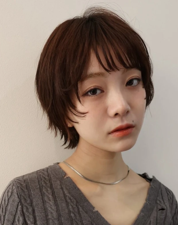 ヘアカタログ　ショート　ショートヘア　前髪あり　スタイリング　ウルフ