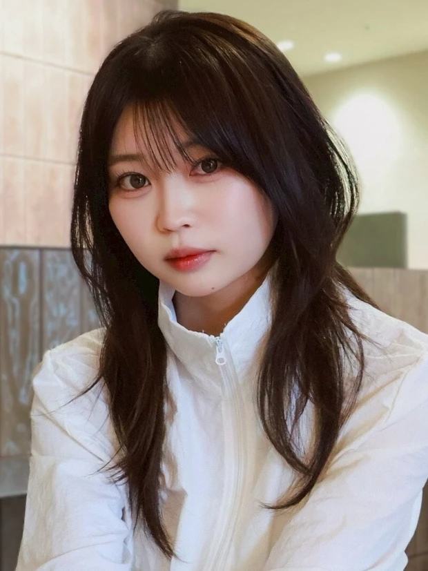 韓国風　髪型　ハッシュカット×大人っぽセミロング