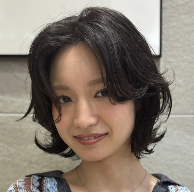 ニュアンスパーマ　2026　夏　おすすめ　ボブ　チークバング