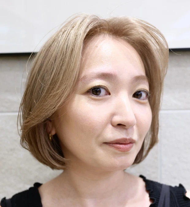 髪型　ボブ　前髪あり　正面　40代　ハイトーン