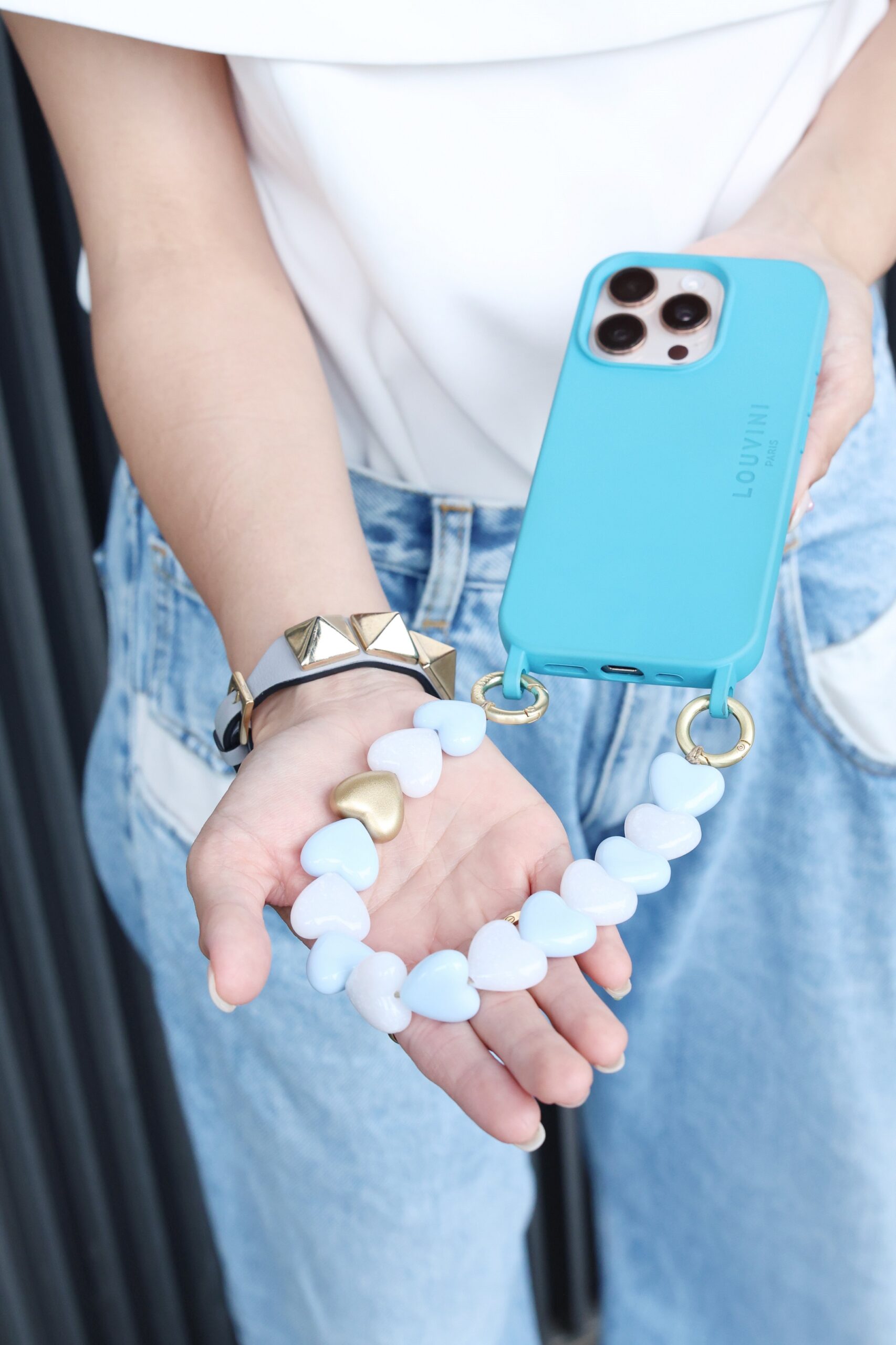 スマホストラップ】は短めが新潮流！かぶりブランドはフランス発