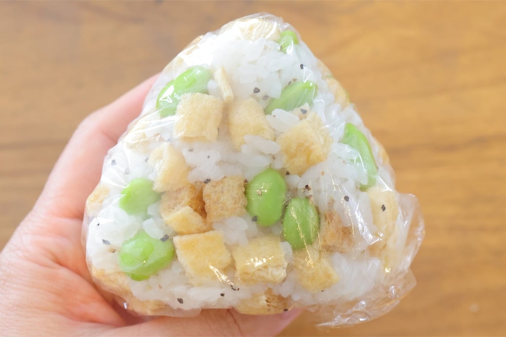 「えだまめと油揚げのおにぎり」