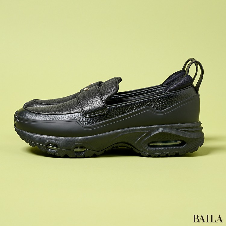 「ナイキ」の「AIR MAX PHENOMENA」￥20130　サイド
