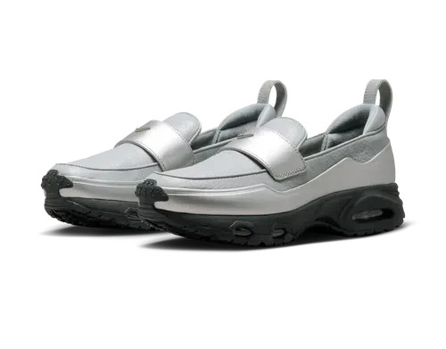 「ナイキ」の「AIR MAX PHENOMENA」￥20130　シルバー