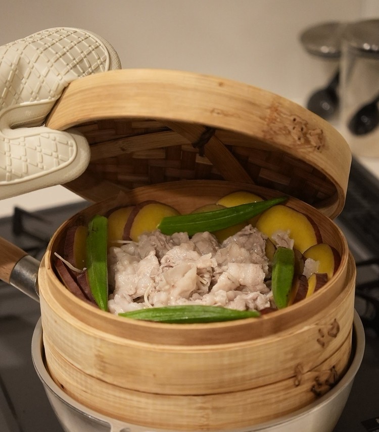 無印良品の竹材せいろを使った料理の画像