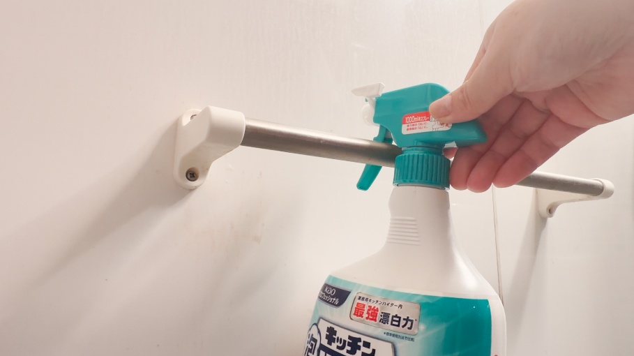 スプレー部分を引っ掛けて保管はNG