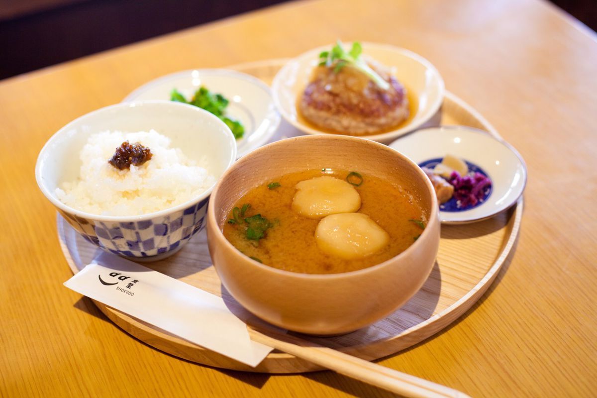 「京都定食」 月替わり1600円〜 ※11~15時LOまで提供